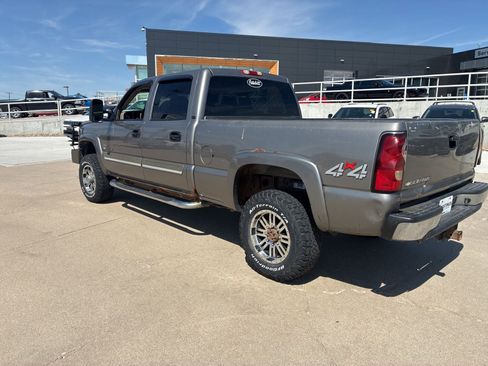 Used 2006 Chevrolet Silverado 2500 LT w/ Heavy-Duty Power Package AWD/4WD image 3