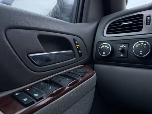 Used 2012 Chevrolet Avalanche LT image 36