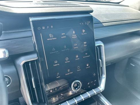 Used 2025 GMC Acadia Elevation image 13