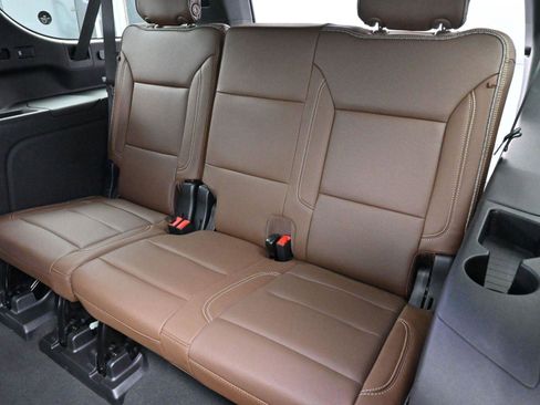 Used 2024 Chevrolet Suburban High Country w/ Advanced Technology Package image 36