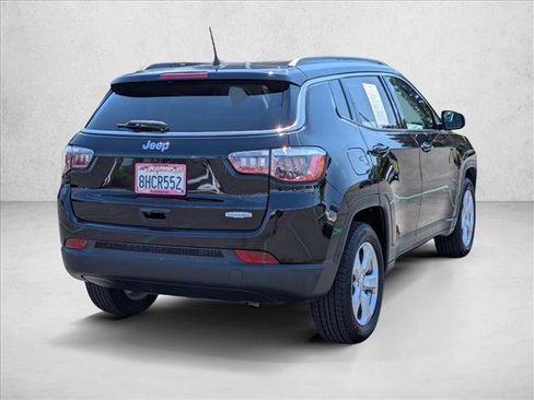 Used 2018 Jeep Compass Latitude w/ Popular Equipment Group FWD image 5