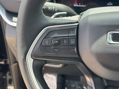 Used 2024 Jeep Grand Cherokee L Altitude AWD/4WD image 4