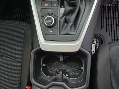 Used 2024 Toyota RAV4 LE image 9