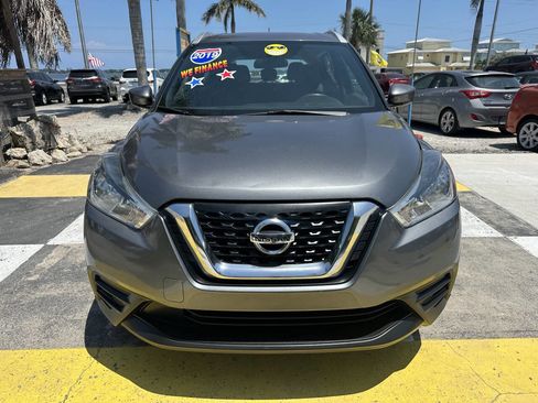 Used 2019 Nissan Kicks SV image 2