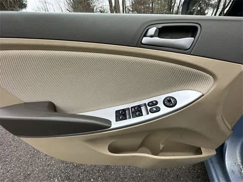Used 2014 Hyundai Accent GLS image 11