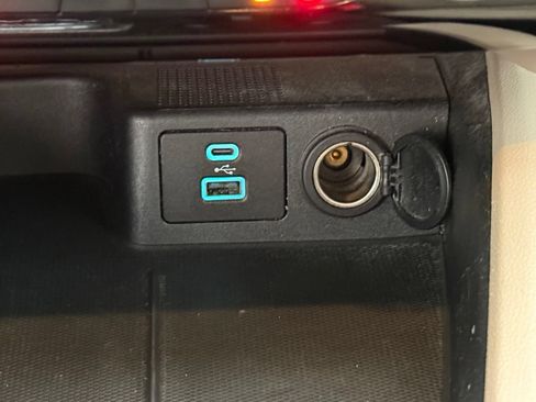 Used 2022 Ford Escape Titanium FWD image 24