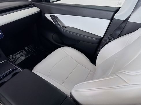 Used 2022 Tesla Model Y Performance image 23