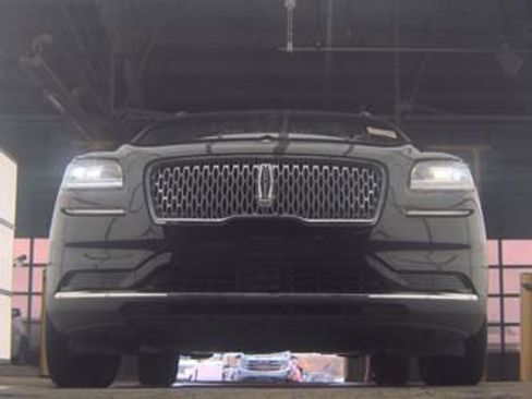 Used 2022 Lincoln Nautilus Reserve w/ Luxury Package AWD/4WD image 3