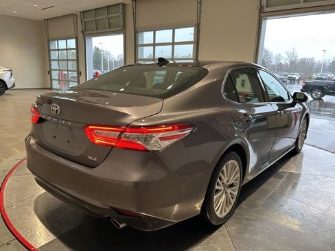 Used 2018 Toyota Camry XLE image 6