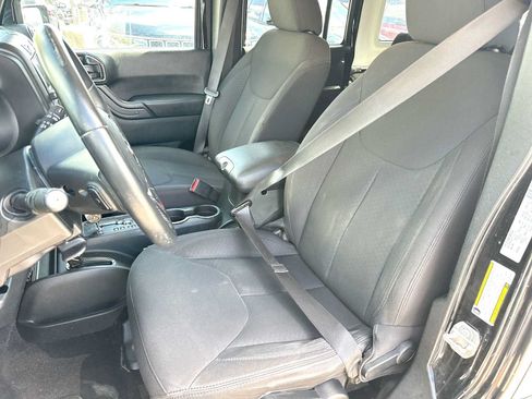 Used 2017 Jeep Wrangler Unlimited Sport w/ Quick Order Package 24S AWD/4WD image 17