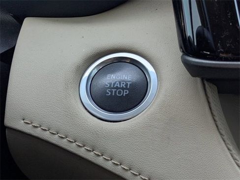 Used 2020 Toyota Highlander Limited image 29