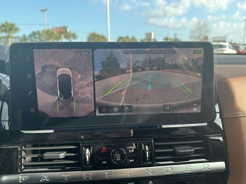 New 2026 Nissan Pathfinder Platinum FWD image 17