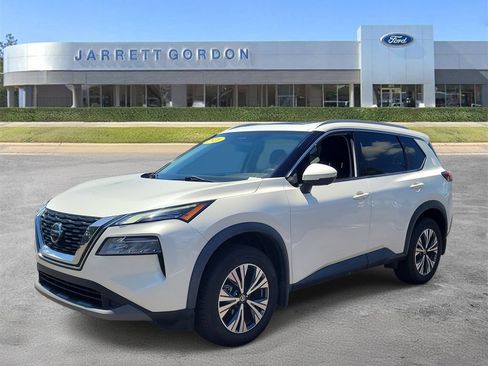 Used 2021 Nissan Rogue SV w/ Premium Package FWD image 2