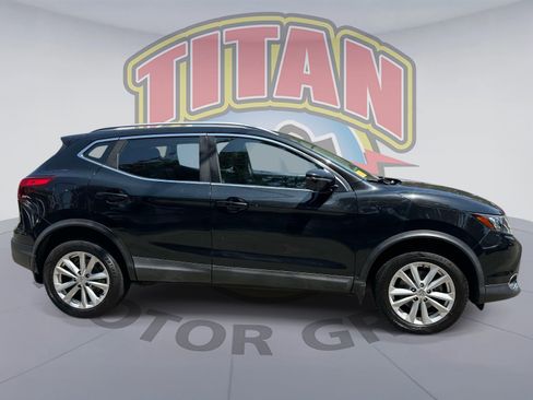 Used 2018 Nissan Rogue Sport SV w/ SV Technology Package AWD/4WD image 2