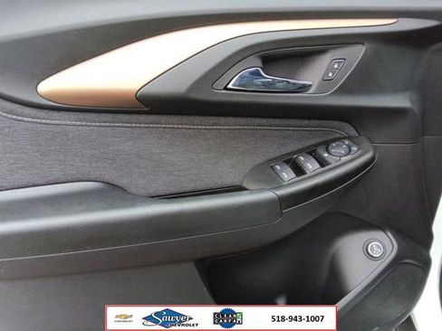 Used 2023 Chevrolet TrailBlazer ACTIV w/ Sun and Liftgate Package FWD image 11