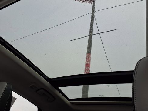 Used 2024 Ford Escape SE w/ PHEV Premium Package image 9