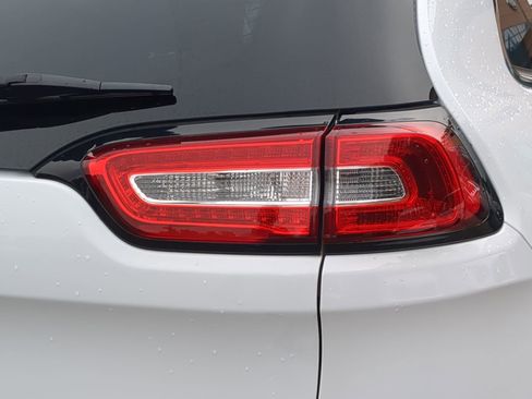 Used 2016 Jeep Cherokee Limited image 58