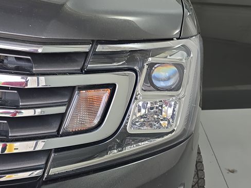 Used 2020 Ford Expedition XLT w/ Equipment Group 202A AWD/4WD image 33