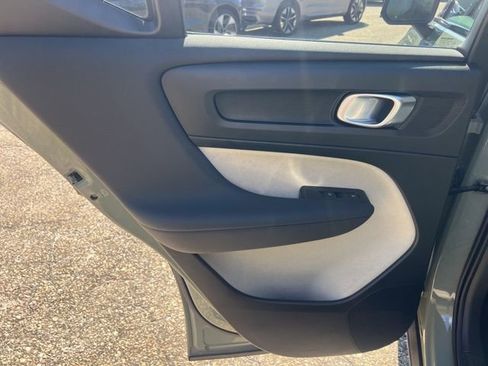 Used 2025 Volvo XC40 B5 Plus image 24