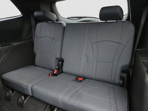 Used 2024 Buick Enclave Essence w/ Technology Package image 18