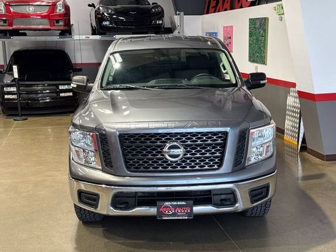 Used 2019 Nissan Titan SV AWD/4WD image 7