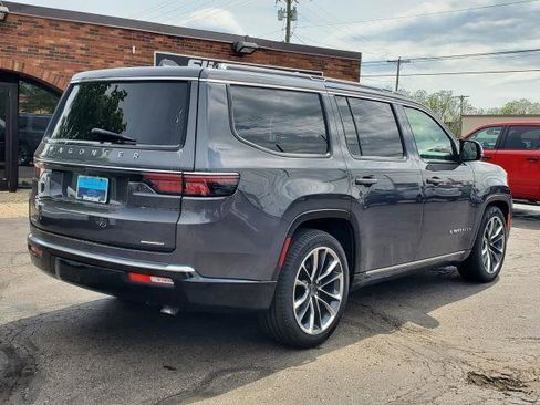 Used 2022 Jeep Wagoneer Series III w/ Premium Group I AWD/4WD image 3