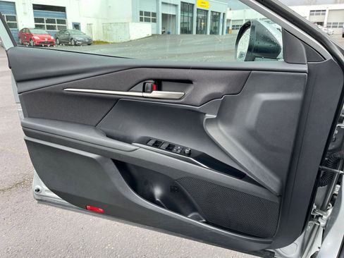 Used 2025 Toyota Camry LE image 18