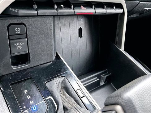 Used 2022 Toyota Tundra SR5 w/ SR5 Convenience Package AWD/4WD image 15