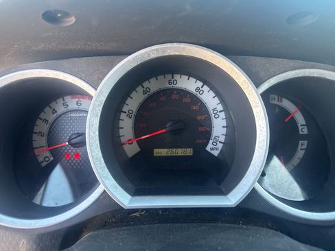 Used 2014 Toyota Tacoma PreRunner w/ SR5 Package image 11