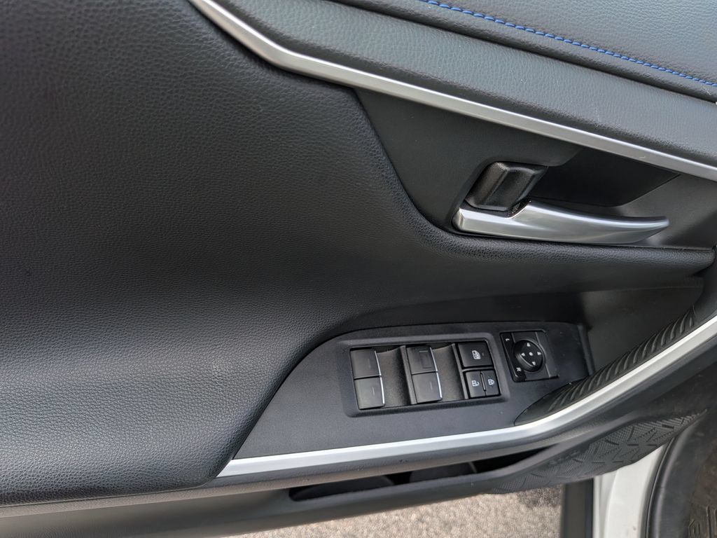 Used 2023 Toyota RAV4 XSE AWD/4WD image 10