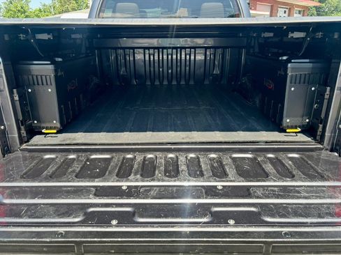 Used 2019 Toyota Tundra SR5 w/ SR5 Upgrade Package AWD/4WD image 33