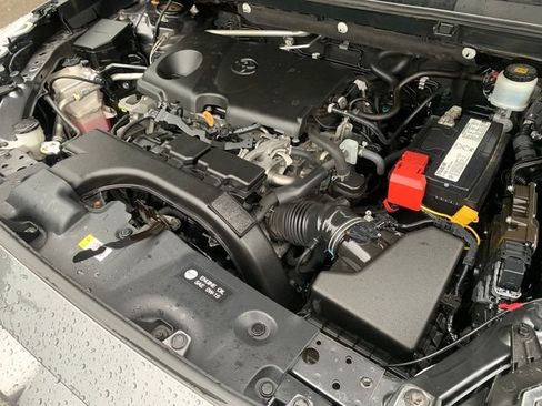 Used 2019 Toyota RAV4 XLE Premium w/ Cold Weather Package AWD/4WD image 32