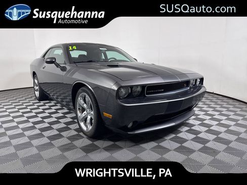 Used 2014 Dodge Challenger R/T image 1