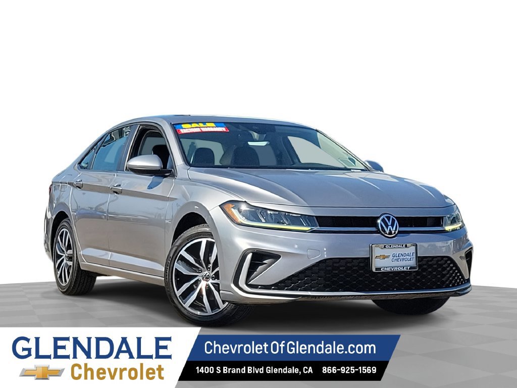 Used 2025 Volkswagen Jetta SE FWD image 1