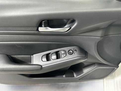 Used 2025 Nissan Altima 2.5 SV image 15