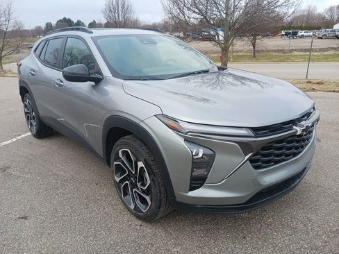 Used 2024 Chevrolet Trax RS w/ Sunroof Package image 1