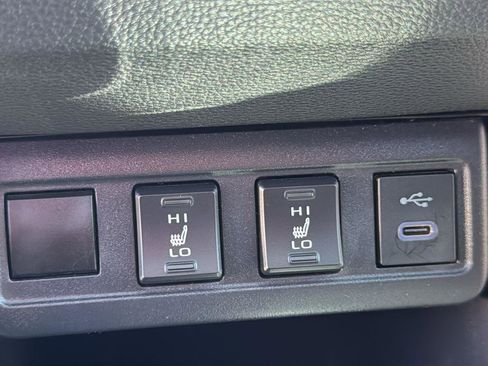 Used 2025 Toyota Corolla Cross XLE image 21