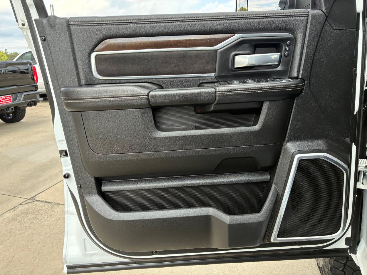 Used 2022 RAM 2500 Laramie AWD/4WD image 8
