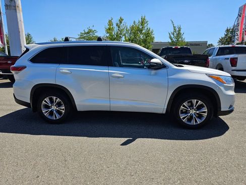 Used 2015 Toyota Highlander XLE AWD/4WD image 4