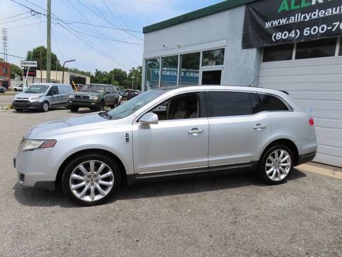 Used 2010 Lincoln MKT 2WD image 7