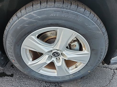 Used 2024 Toyota Highlander LE image 10