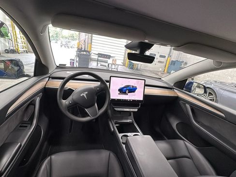 Used 2024 Tesla Model Y Long Range AWD/4WD image 7