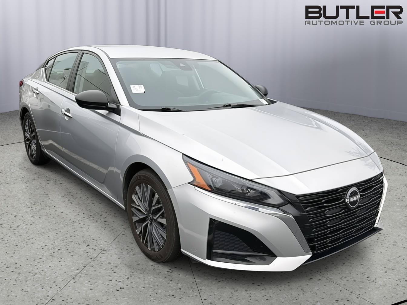 Used 2025 Nissan Altima 2.5 SV FWD image 6