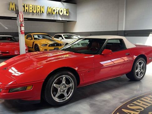 Used 1996 Chevrolet Corvette Convertible RWD image 2