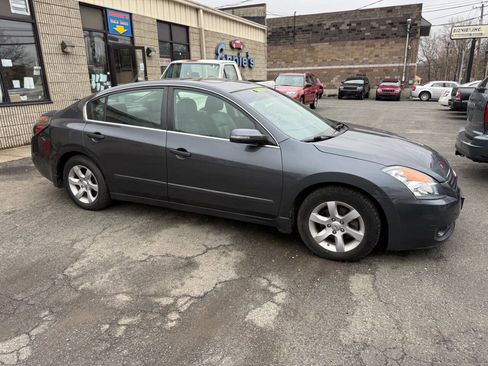 Used 2008 Nissan Altima 3.5 SL w/ Emergency Aid Pkg image 1