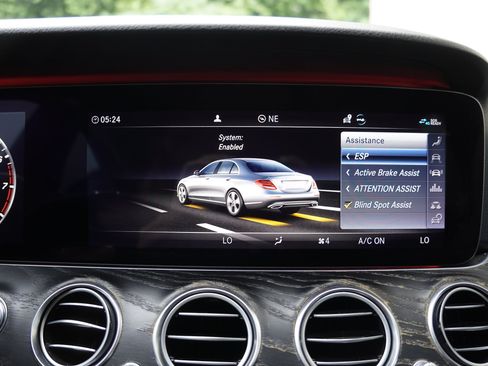 Used 2020 Mercedes-Benz E 350 Sedan image 23