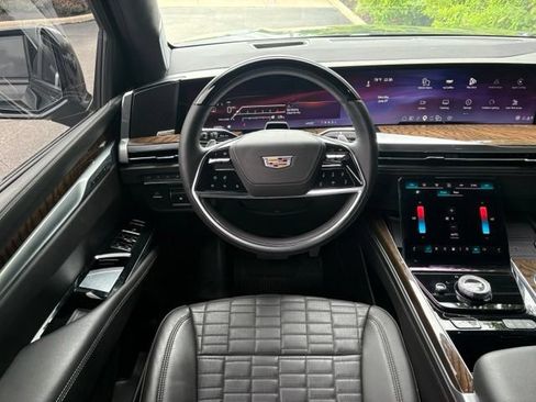 Certified 2025 Cadillac Escalade ESV Sport Platinum AWD/4WD image 22