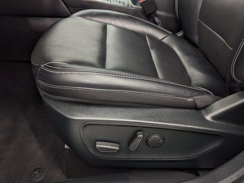 Used 2022 Ford Escape Titanium image 11