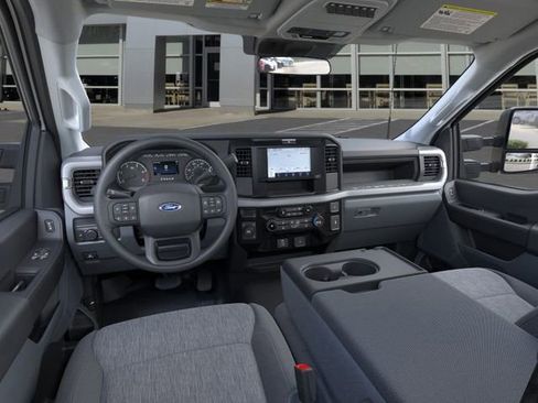 New 2025 Ford F550 4x4 Regular Cab Super Duty image 9