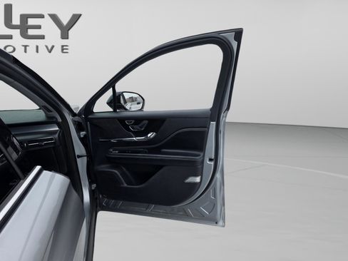 Used 2022 Lincoln Corsair FWD w/ Premium Package image 23